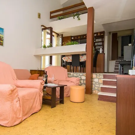 Vacation Mirjana Holiday home Seget Vranjica